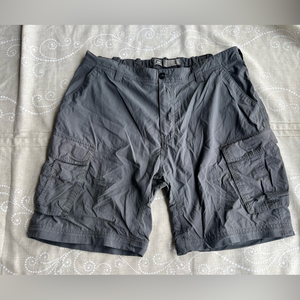 REI Mens Nylon Cargo Shorts for Hiking or Fishing sz XL-30L